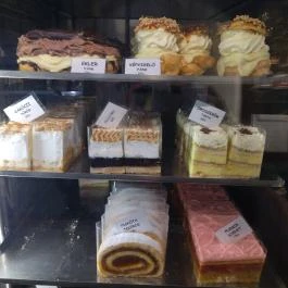 Kenesei Cukrászda Budapest - Étel/ital