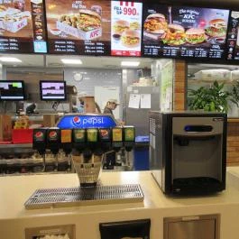 Kentucky Fried Chicken - Újpest Stop Shop Budapest - Belső