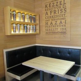 Kentucky Fried Chicken - Újpest Stop Shop Budapest - Belső