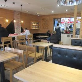 Kentucky Fried Chicken - Újpest Stop Shop Budapest - Belső