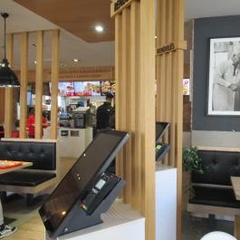 Kentucky Fried Chicken - Újpest Stop Shop Budapest - Belső