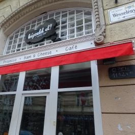 Képzeld el!, Budapest - Külső kép