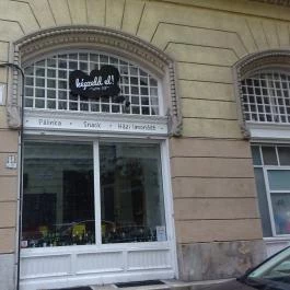 Képzeld el!, Budapest - Külső kép