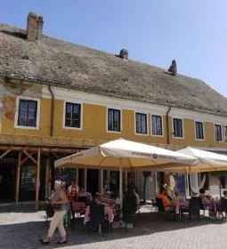 Kereskedőház Étterem és Kávézó