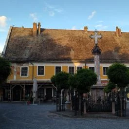 Kereskedőház Étterem és Kávézó, Szentendre - Külső kép