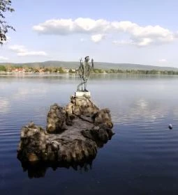 Keresztelő Szent János szobra