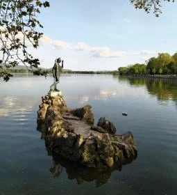 Keresztelő Szent János szobra