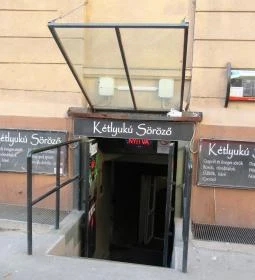 Kétlyukú Söröző-Borozó