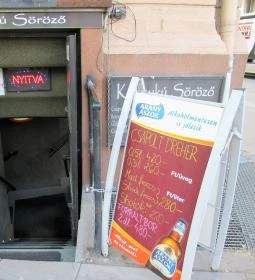 Kétlyukú Söröző-Borozó