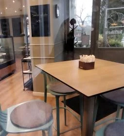 Kiflikék - kávézó és pékség