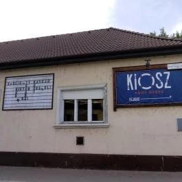 KIOSZ Bisztró Monor - Külső kép