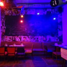 Kis Á Bár & Étterem Budapest - Belső