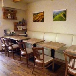 KisBécs Café & Ausztria Borai Budapest - Belső