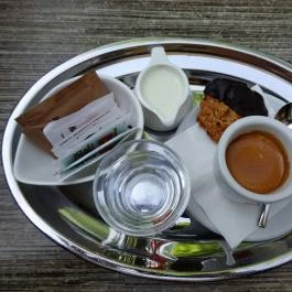 KisBécs Café & Ausztria Borai Budapest - Étel/ital