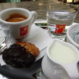 KisBécs Café & Ausztria Borai Budapest - Étel/ital