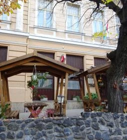 Kisfaludy Étterem és Vendégház 
