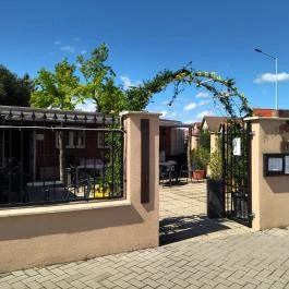 Kisföldes Étterem Tata - Külső kép