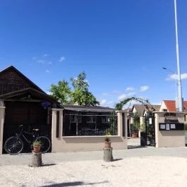 Kisföldes Étterem Tata - Külső kép