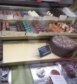 Kiskézműves Cukrászda