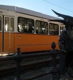 Kiskirálylány szobor