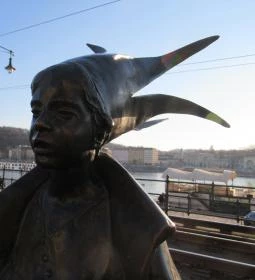 Kiskirálylány szobor