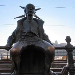 Kiskirálylány szobor Budapest - Egyéb