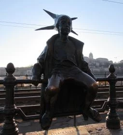 Kiskirálylány szobor