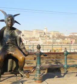 Kiskirálylány szobor