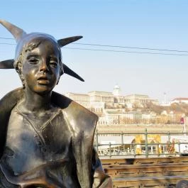 Kiskirálylány szobor Budapest - Egyéb