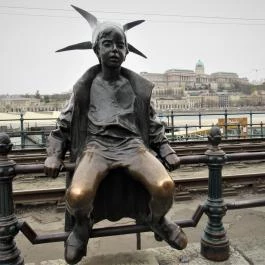 Kiskirálylány szobor Budapest - Egyéb