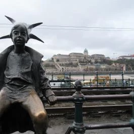 Kiskirálylány szobor Budapest - Egyéb