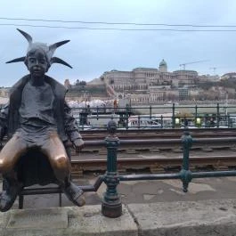 Kiskirálylány szobor Budapest - Egyéb