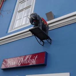 Kiss Delikát, Vác - Külső kép