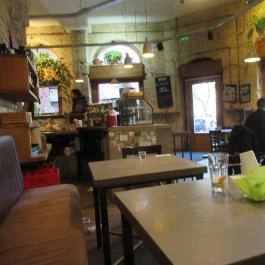 Kisüzem Budapest - Belső