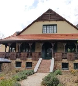 Klebelsberg Kastély és Emlékház 