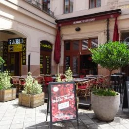 Klikk Bistrobar - Gozsdu Udvar Budapest - Külső kép