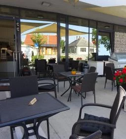 Kőfejtő Kávézó & Büfé