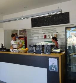 Kőfejtő Kávézó & Büfé