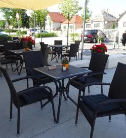 Kőfejtő Kávézó & Büfé