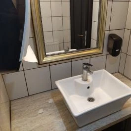 KOLBIzz Sausage & Beer House Budapest - Mosdó