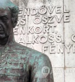 Kölcsey Ferenc szobra