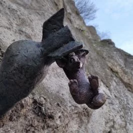 Kolodko: Bombán csüngő Vuk miniszobor Budapest - Egyéb