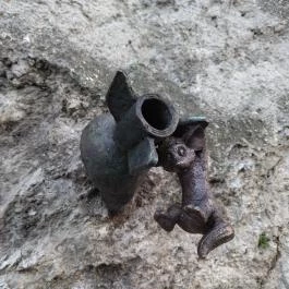 Kolodko: Bombán csüngő Vuk miniszobor Budapest - Egyéb