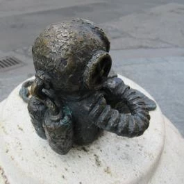 Kolodko: Búvár és a kulcs miniszobor Budapest - Egyéb