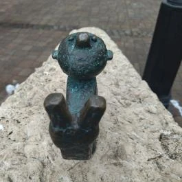 Kolodko: Csúzli miniszobor Vác - Egyéb