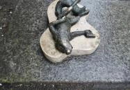 Kolodko: Halott mókus miniszobor Budapest