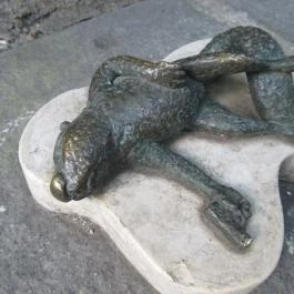 Kolodko: Halott mókus miniszobor Budapest - Egyéb