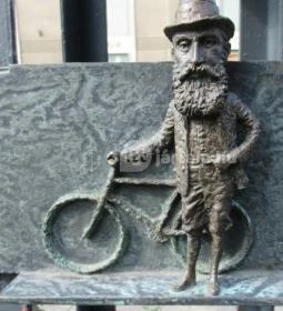 Kolodko: Herzl Tivadar miniszobor