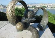 Kolodko: Kockásfülű nyúl miniszobra Budapest