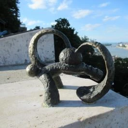 Kolodko: Kockásfülű nyúl miniszobra Budapest - Egyéb